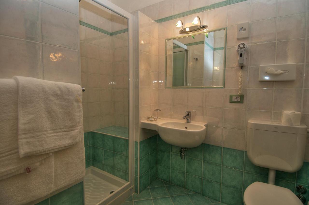 Hotel Caracas Lignano Sabbiadoro Zimmer foto